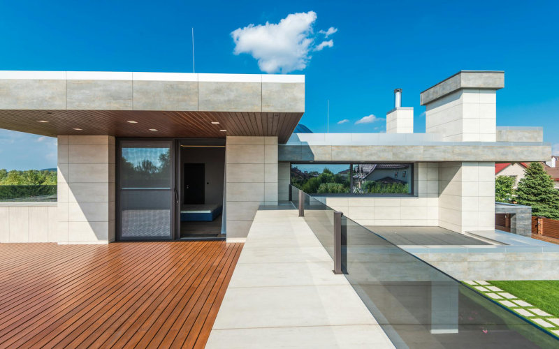 Fiber Cement Siding vs Vinyl Siding: Which One Actually Holds Up Better After 10 Years