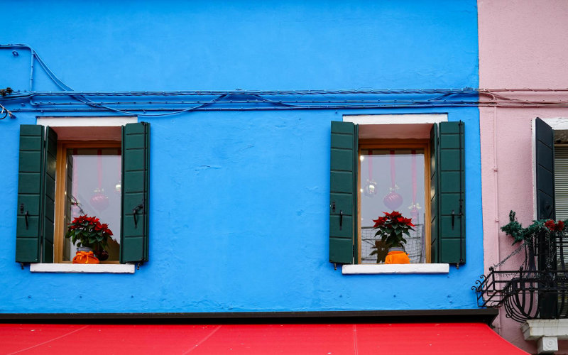 How to Choose the Right Exterior Paint Color for Your Home's Architectural Style