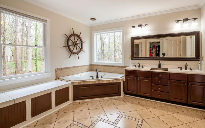 The Complete Beginner's Guide to Recaulking a Bathtub Without Making a Mess
