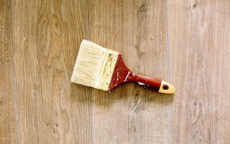 Why Painting Over Stains Without Primer Always Fails and the Correct Two-Step Fix That Lasts
