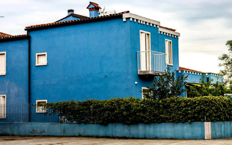 Limewash Paint vs Venetian Plaster: Which Wall Finish Actually Looks Better in Real Homes